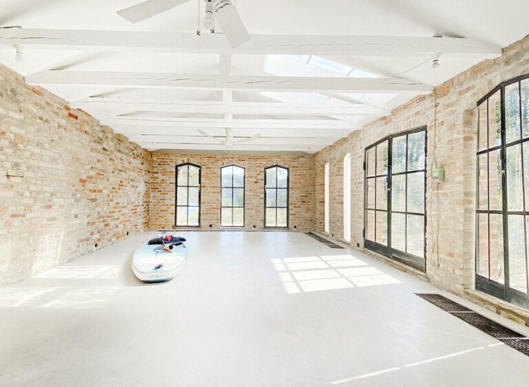 Kreativraum mit offener Architektur – Atelier und Workshopraum der SeeRemise in Flecken Zechlin Workshopraum für 12 Personen Künstlerhaus mit 8 Schlafzimmern